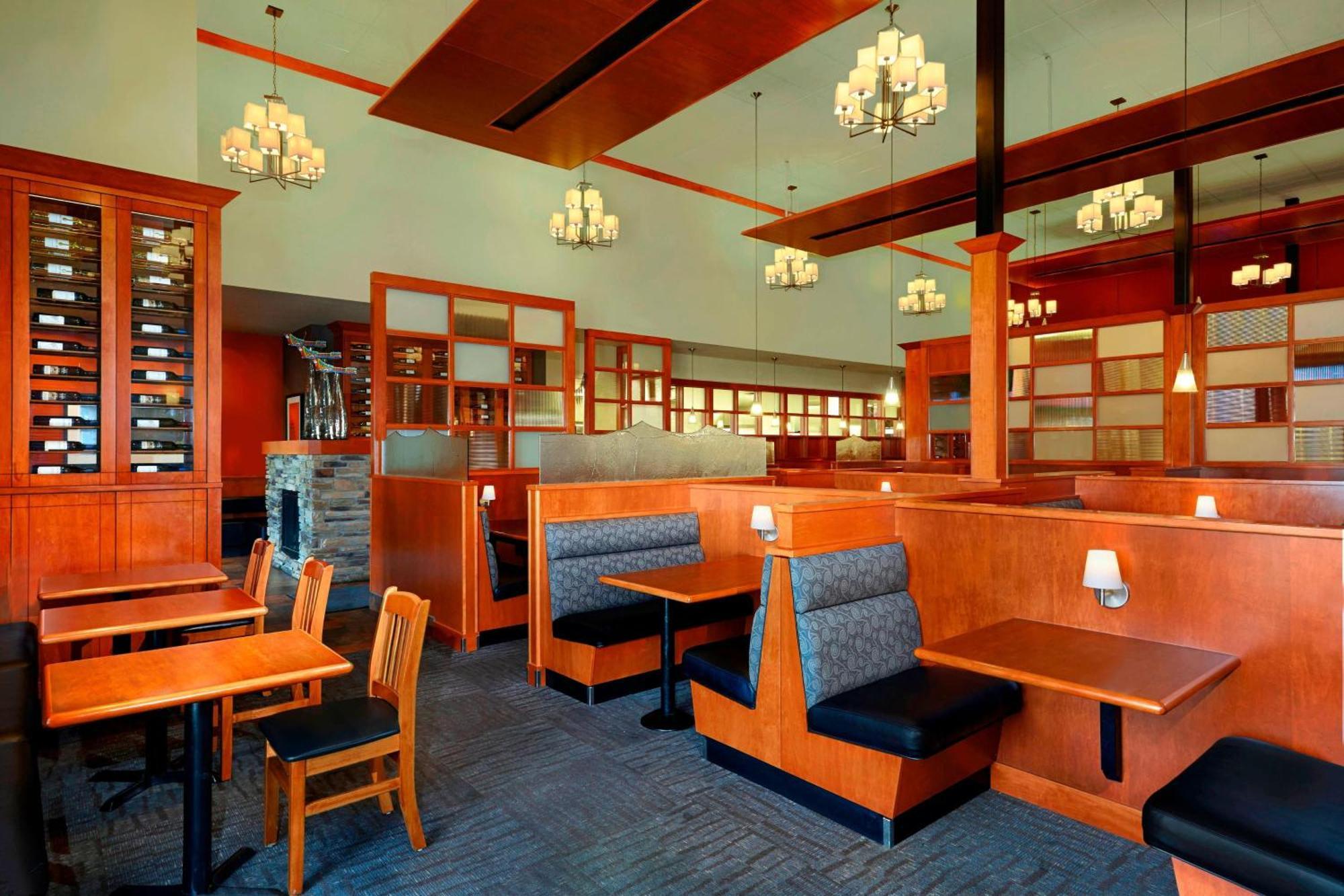 โฟรพอยต์ บาย เชอราตัน เอดมอนตัน เกตเวย์ Hotel เอดมันตัน ภายนอก รูปภาพ